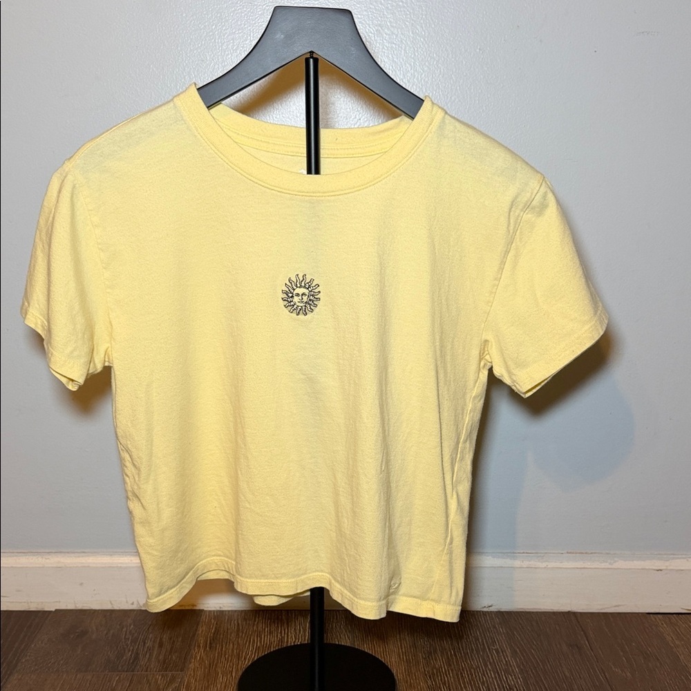 Hollister Sunny Yellow Embroidered Patch Short Sleeve Tee